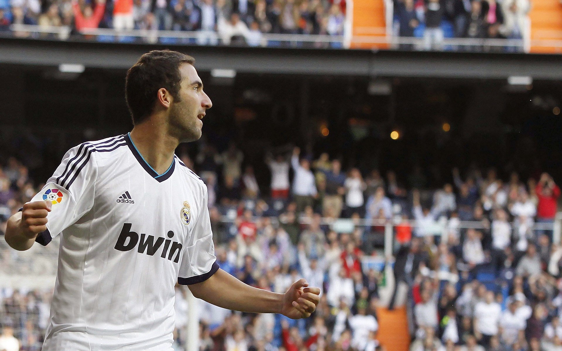 西甲球队利用热区密度图调整防守站位策略